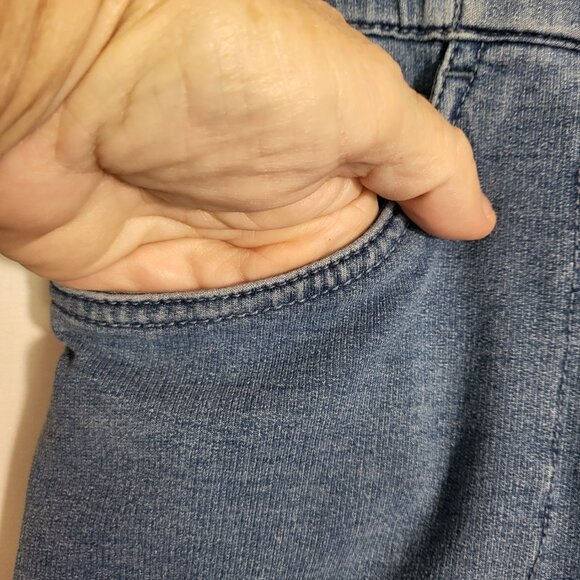 Dream Jeannes by Quacker Factory Woman's Pull On Capris Size Large Light Blue - Picture 4 of 14